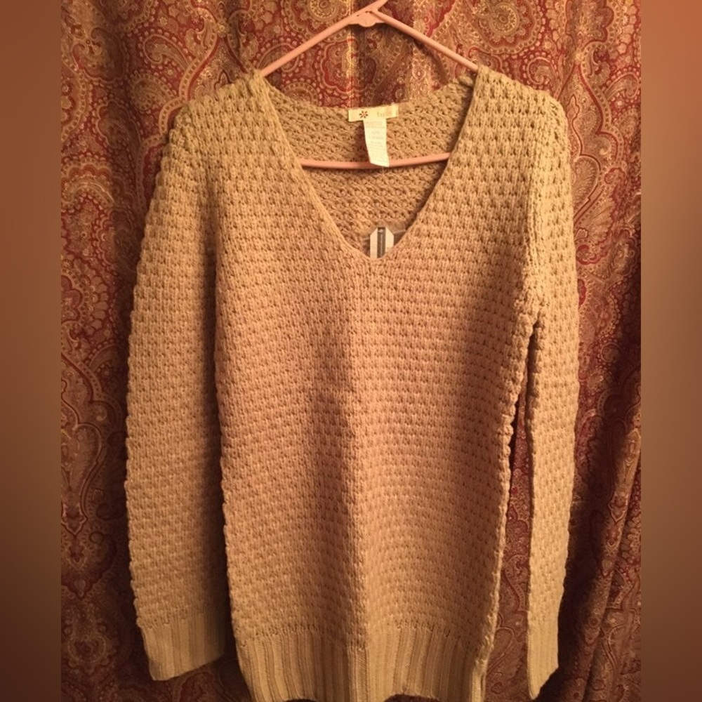 AVAILABLE - Sand Colored V Neck Knit Sweater by Tulle Women’s Size L